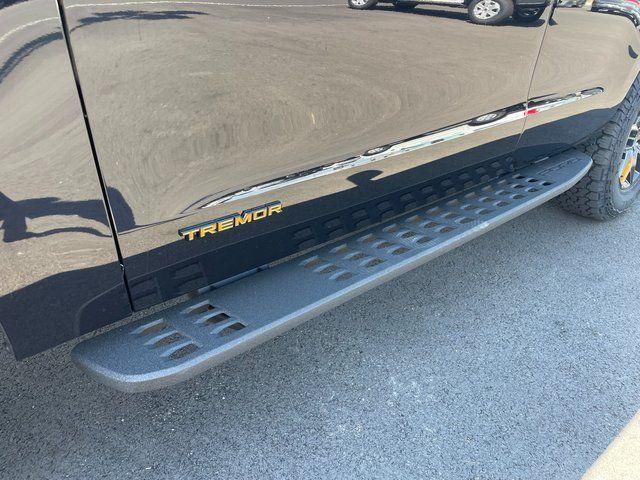 new 2025 Ford Expedition car, priced at $82,552