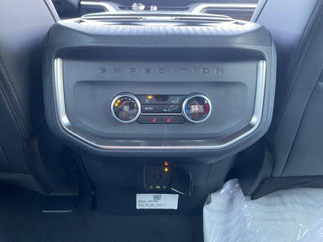 new 2025 Ford Expedition car, priced at $82,552