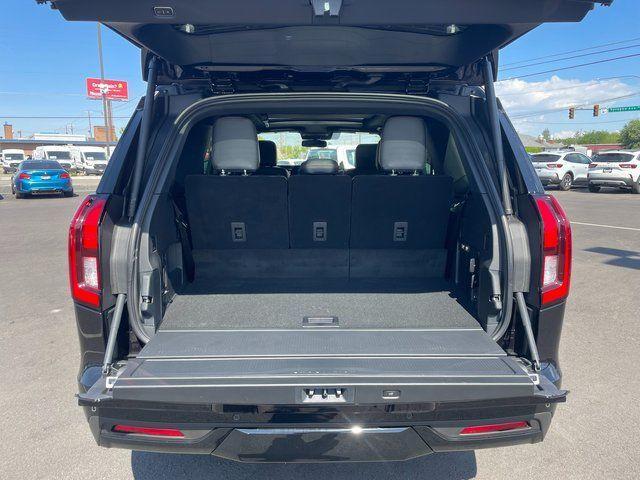 new 2025 Ford Expedition car, priced at $82,552