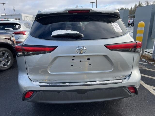 used 2021 Toyota Highlander car, priced at $32,489