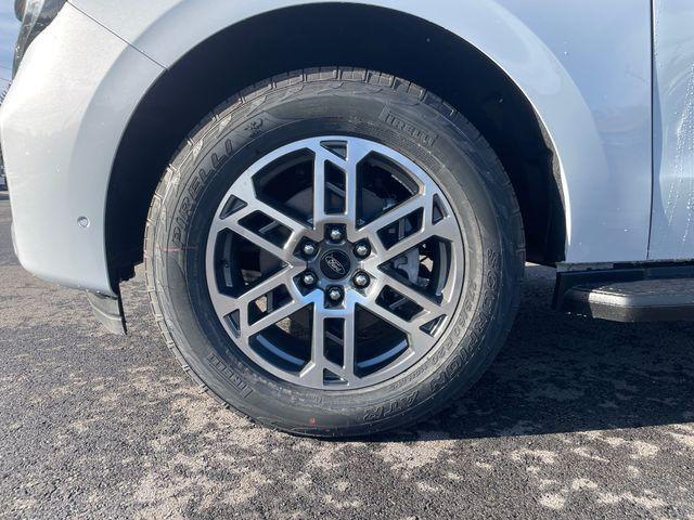 new 2025 Ford Expedition car, priced at $72,940