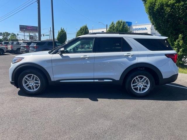 new 2025 Ford Explorer car, priced at $40,318