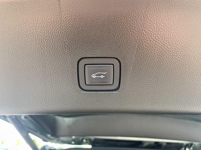 used 2023 Chevrolet Traverse car, priced at $33,477