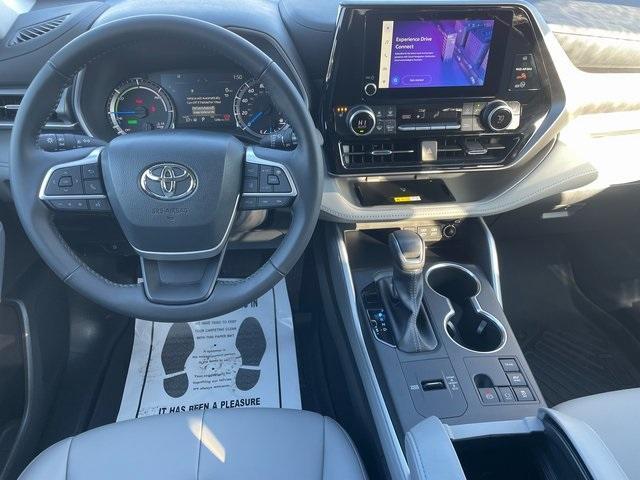 used 2024 Toyota Highlander Hybrid car, priced at $47,489