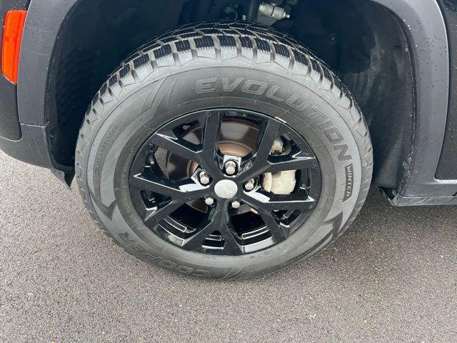 used 2023 Jeep Grand Cherokee car, priced at $33,000