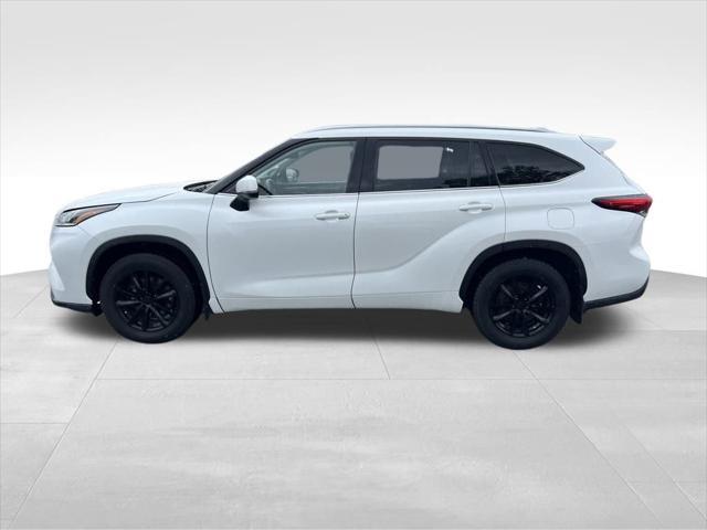 used 2022 Toyota Highlander car, priced at $39,000