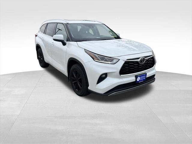 used 2022 Toyota Highlander car, priced at $39,000