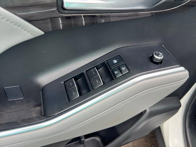 used 2022 Toyota Highlander car, priced at $39,000