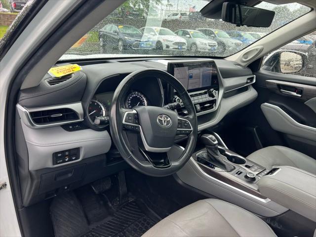 used 2022 Toyota Highlander car, priced at $39,000