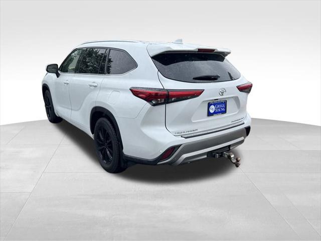 used 2022 Toyota Highlander car, priced at $39,000