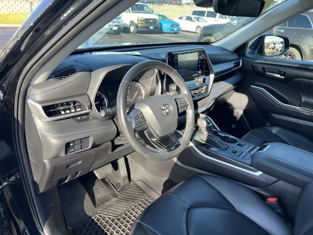 used 2021 Toyota Highlander car, priced at $32,500