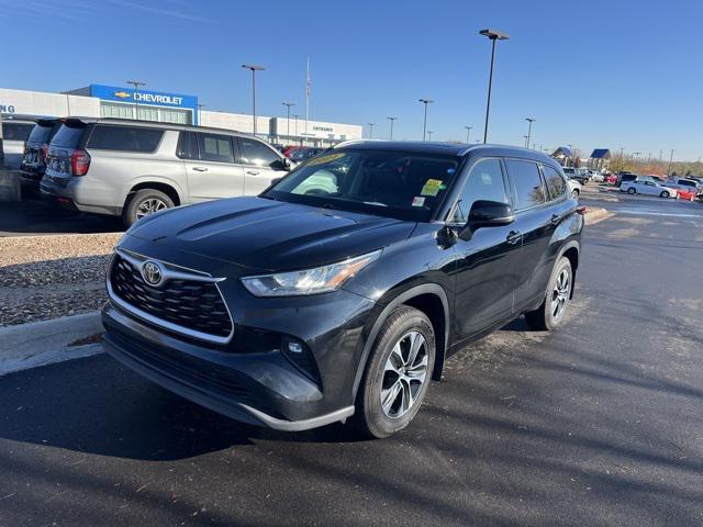 used 2021 Toyota Highlander car, priced at $32,500