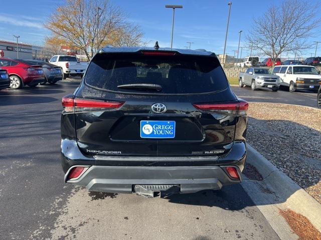 used 2021 Toyota Highlander car, priced at $32,500