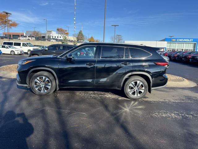 used 2021 Toyota Highlander car, priced at $32,500