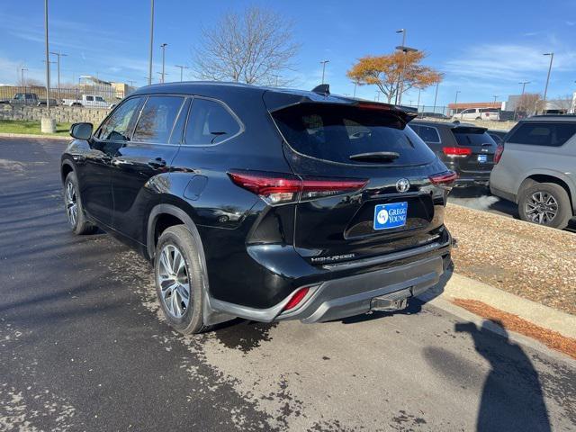 used 2021 Toyota Highlander car, priced at $32,500