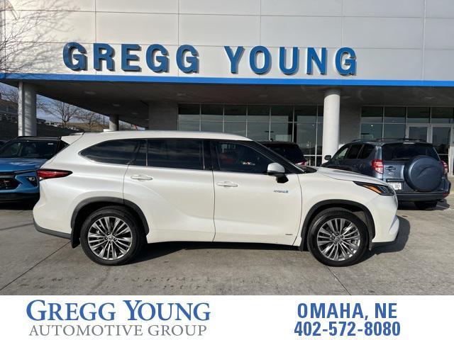 used 2020 Toyota Highlander Hybrid car, priced at $33,500