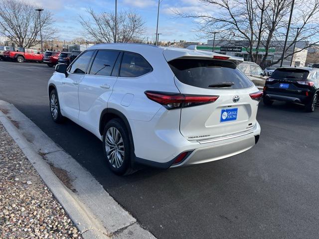 used 2020 Toyota Highlander Hybrid car, priced at $33,500