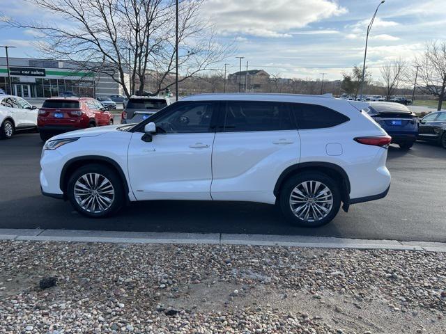 used 2020 Toyota Highlander Hybrid car, priced at $33,500