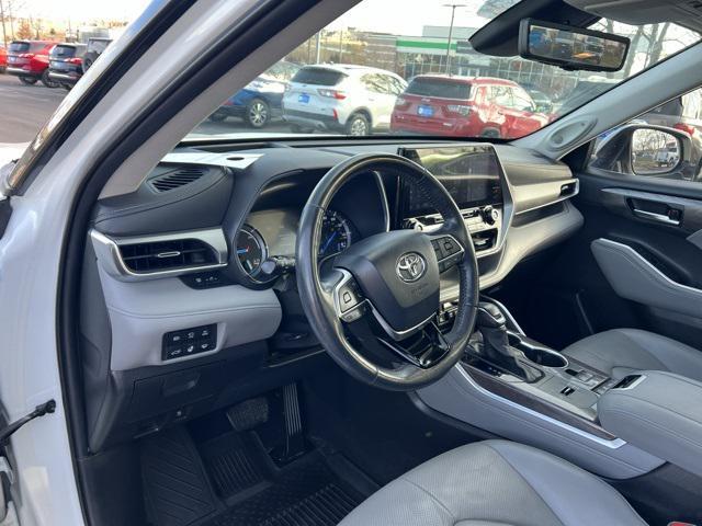 used 2020 Toyota Highlander Hybrid car, priced at $33,500