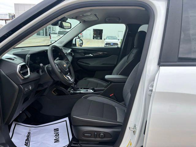 new 2025 Chevrolet TrailBlazer car, priced at $28,475