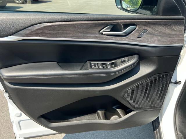 used 2023 Jeep Grand Cherokee car, priced at $33,200