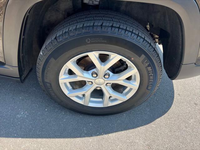 used 2023 Jeep Grand Cherokee car, priced at $32,750