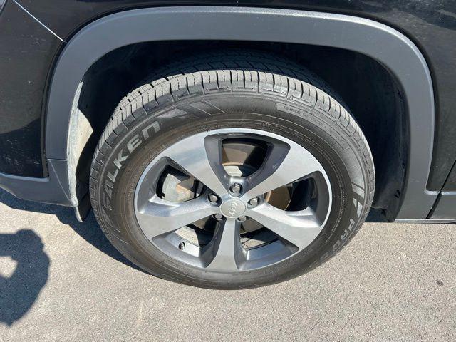 used 2019 Jeep Cherokee car, priced at $19,000