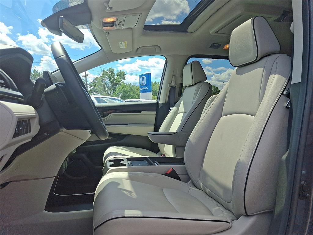 used 2025 Honda Odyssey car, priced at $43,595