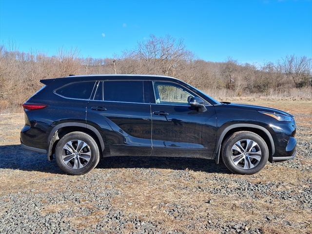 used 2022 Toyota Highlander car, priced at $37,995