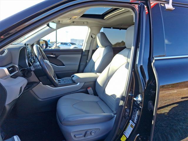 used 2022 Toyota Highlander car, priced at $37,995