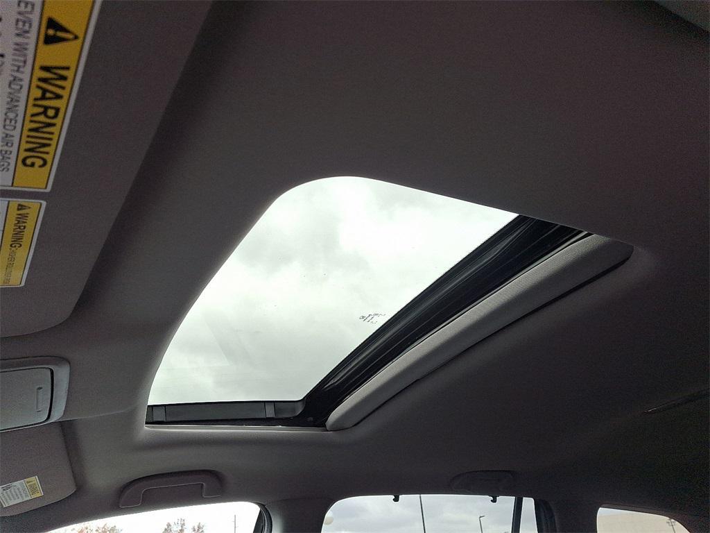 used 2022 Honda Pilot car, priced at $27,995