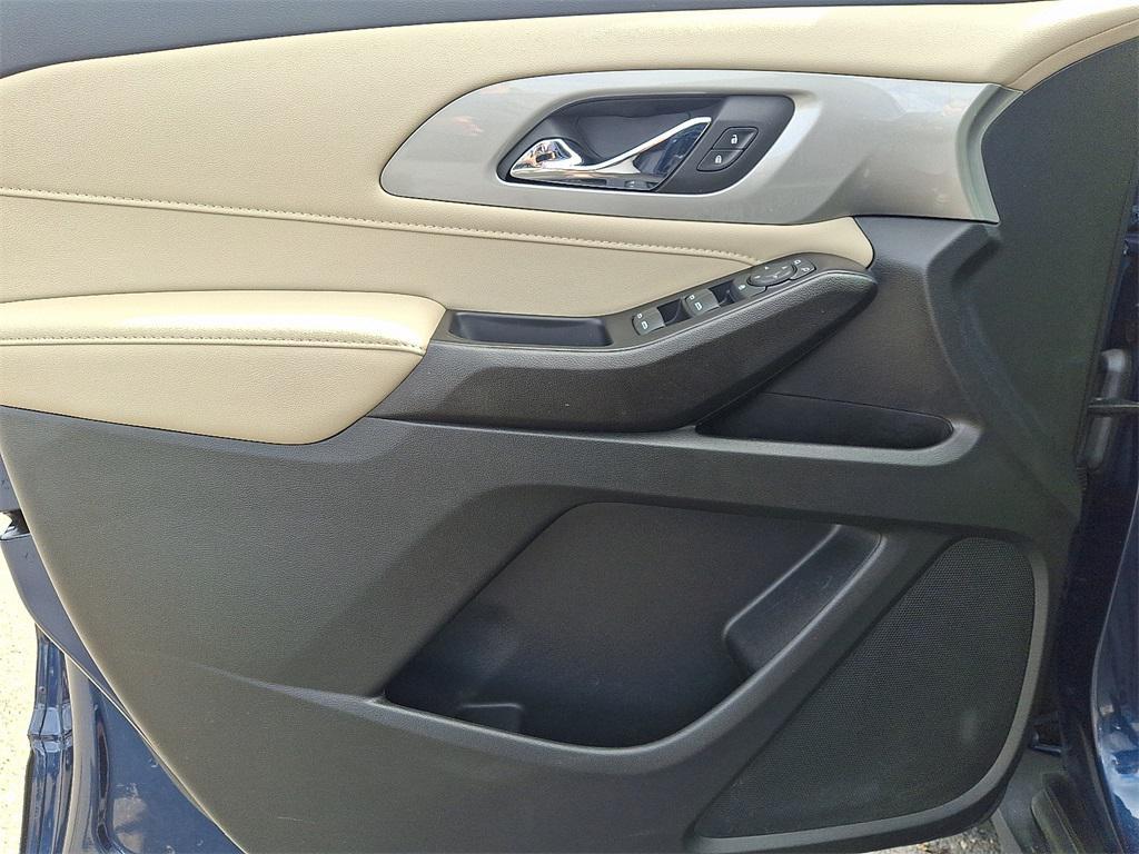 used 2022 Chevrolet Traverse car, priced at $22,995