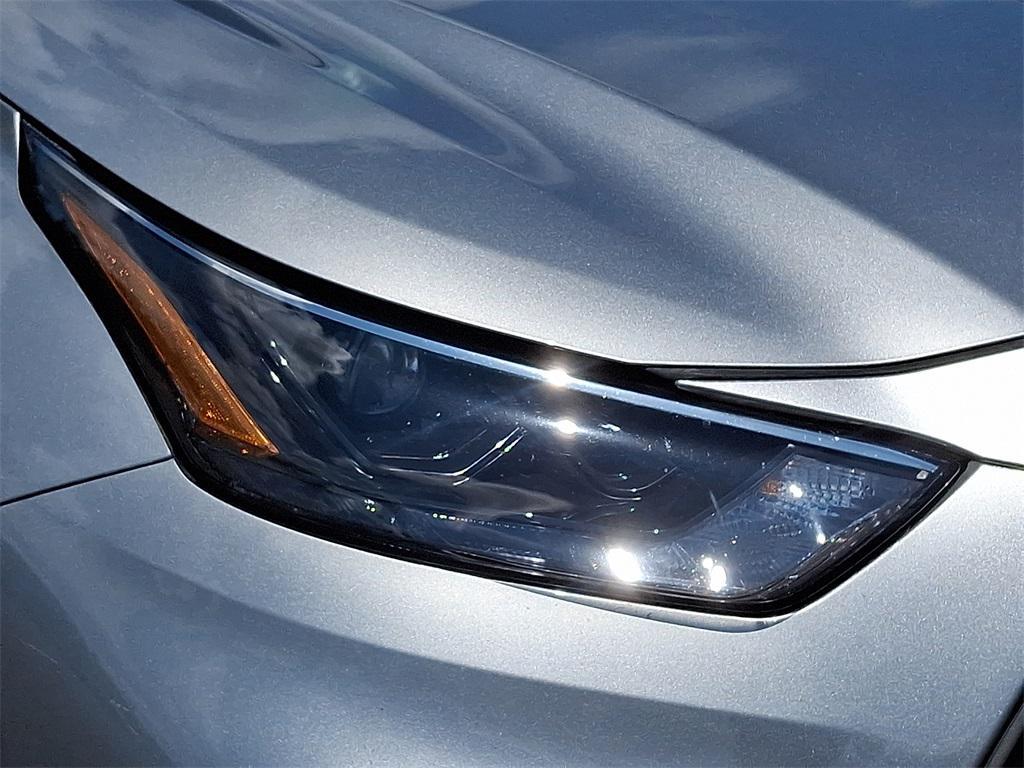 used 2022 Toyota Highlander car, priced at $23,795