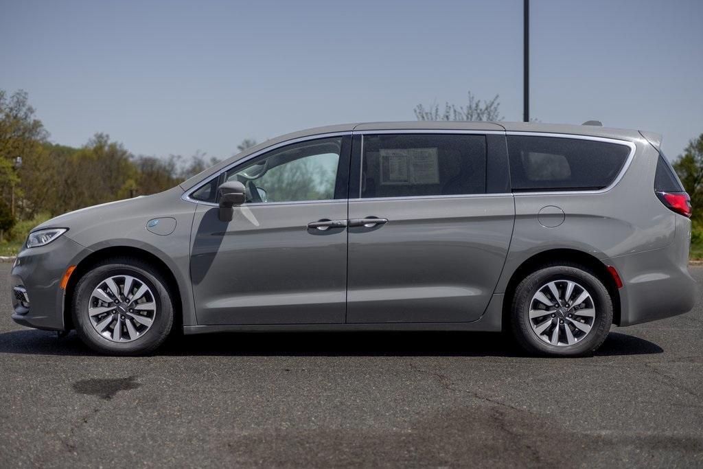used 2022 Chrysler Pacifica Hybrid car, priced at $29,250