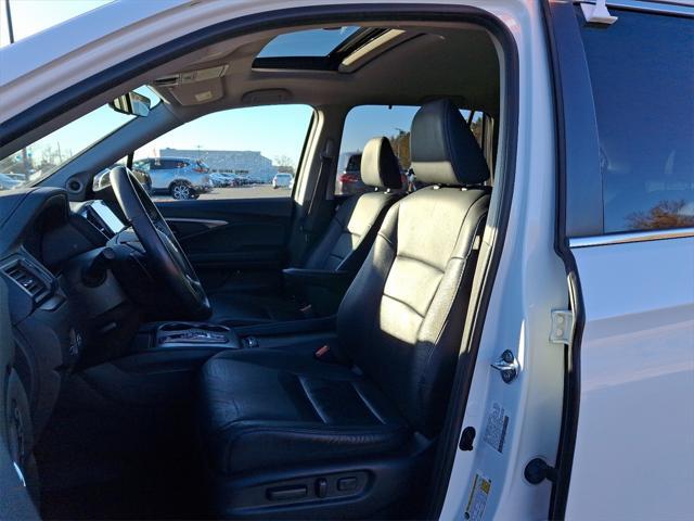 used 2022 Honda Pilot car, priced at $28,895