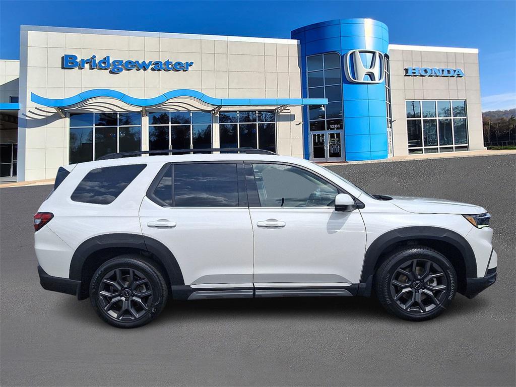 used 2023 Honda Pilot car, priced at $42,595
