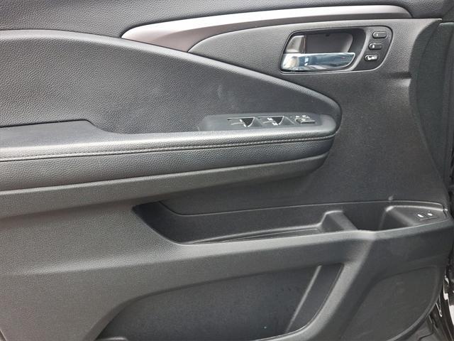 used 2022 Honda Pilot car, priced at $32,995