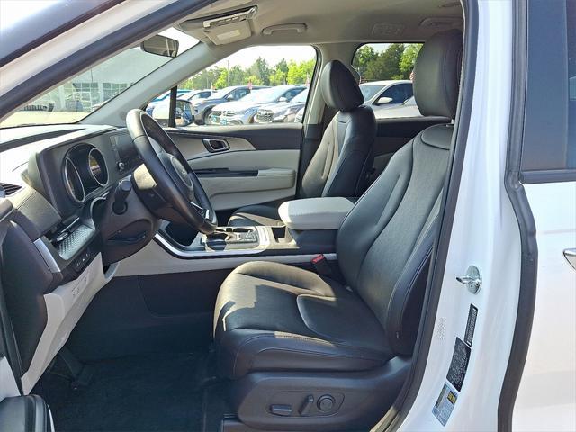 used 2023 Kia Carnival car, priced at $30,995