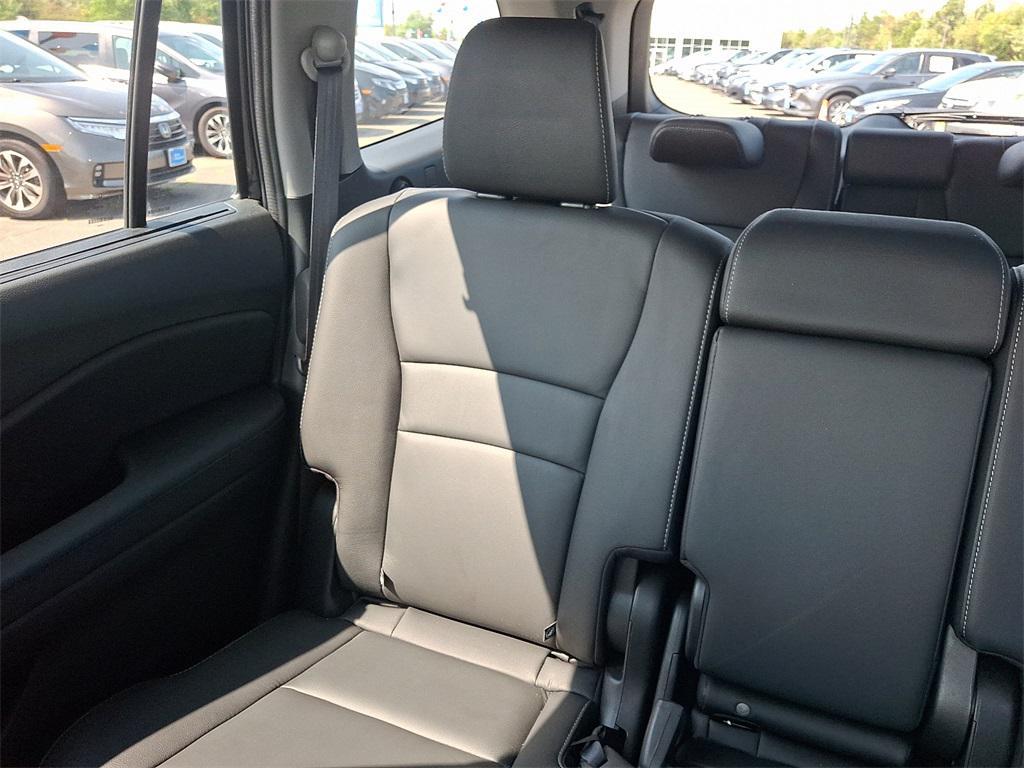 used 2022 Honda Pilot car, priced at $30,995