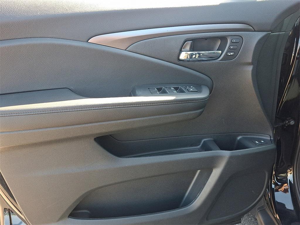 used 2022 Honda Pilot car, priced at $30,495