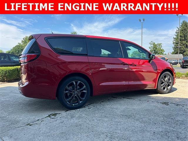 new 2026 Chrysler Pacifica car, priced at $43,775