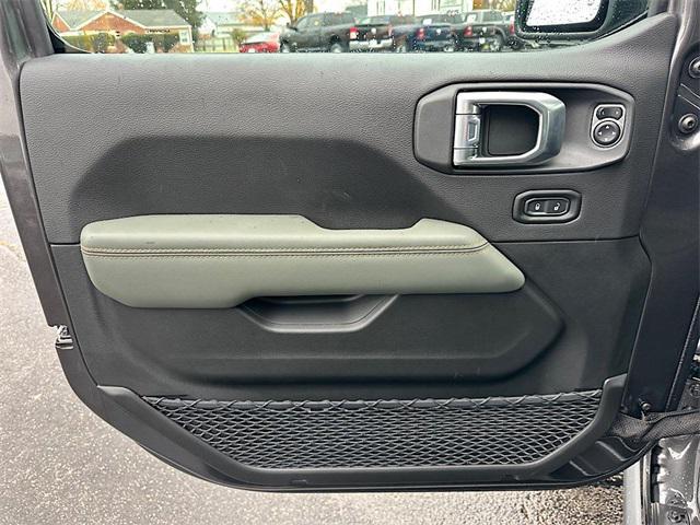 new 2026 Jeep Gladiator car, priced at $55,600