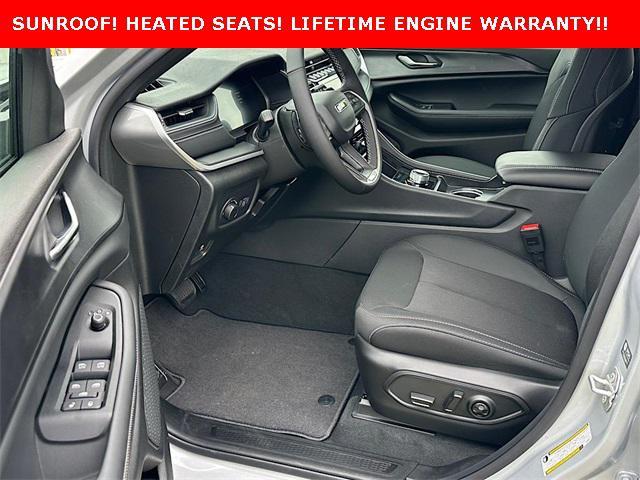 new 2025 Jeep Grand Cherokee car, priced at $39,920