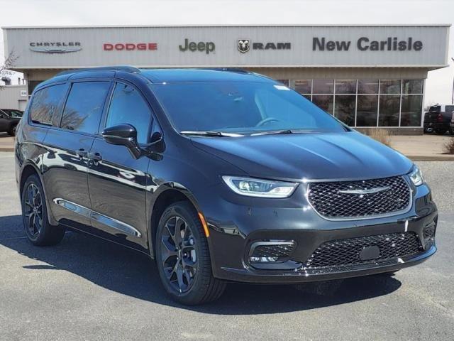 new 2024 Chrysler Pacifica car, priced at $45,745