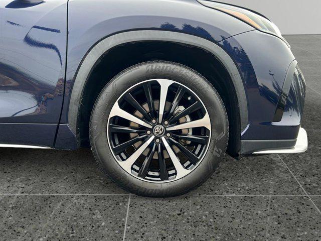 used 2021 Toyota Highlander car, priced at $39,977