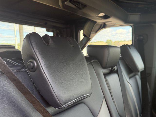 new 2025 Ford Bronco car, priced at $60,074