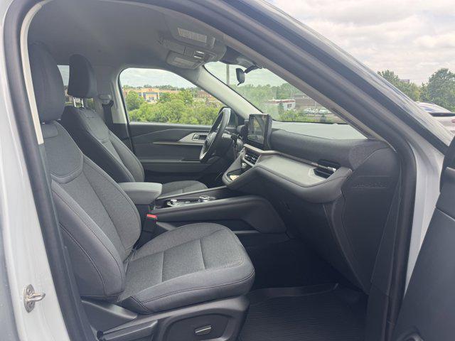 new 2025 Ford Explorer car, priced at $40,521