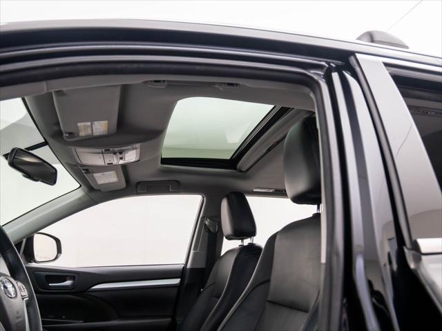used 2016 Toyota Highlander car, priced at $26,900
