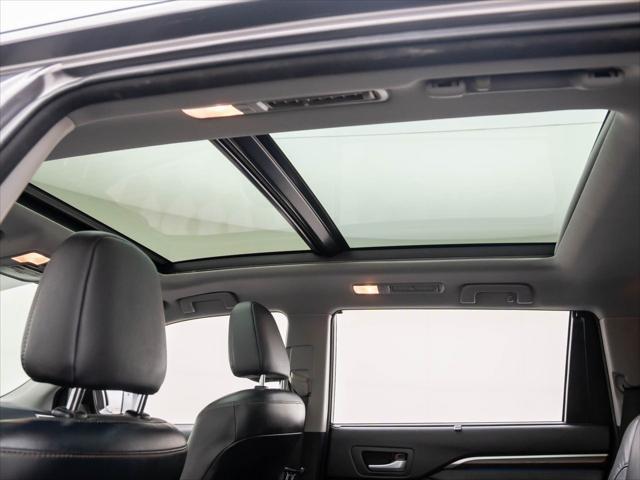 used 2015 Toyota Highlander car, priced at $21,700