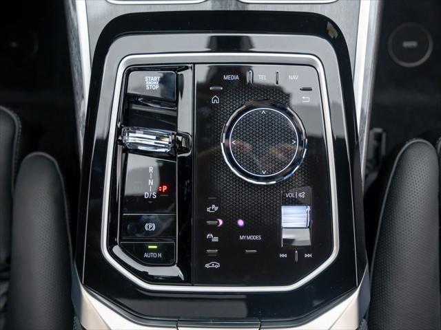 new 2025 BMW 760 car, priced at $127,925